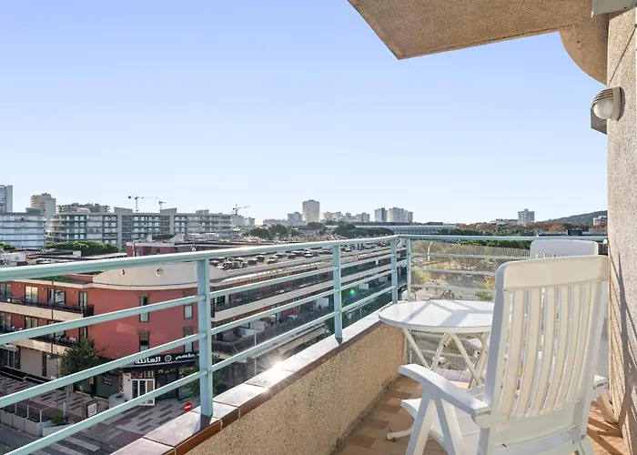 Hauzify I Apolo 아파트