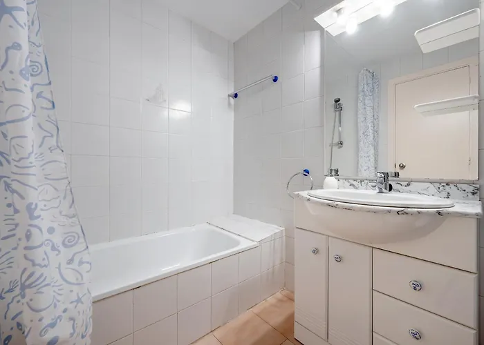 Hauzify I Apolo * 플라티야 다로